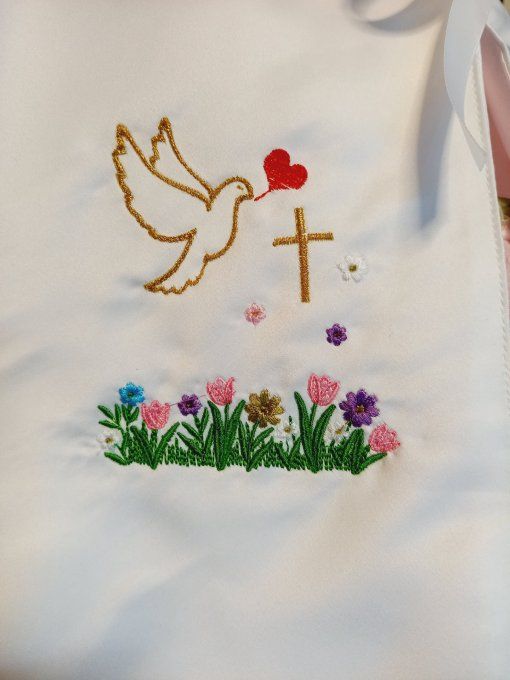 Cape de Baptême Personnalisée Blanche Brodée Colombe et Croix