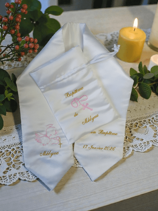 étole de baptême pointe ange qui prie