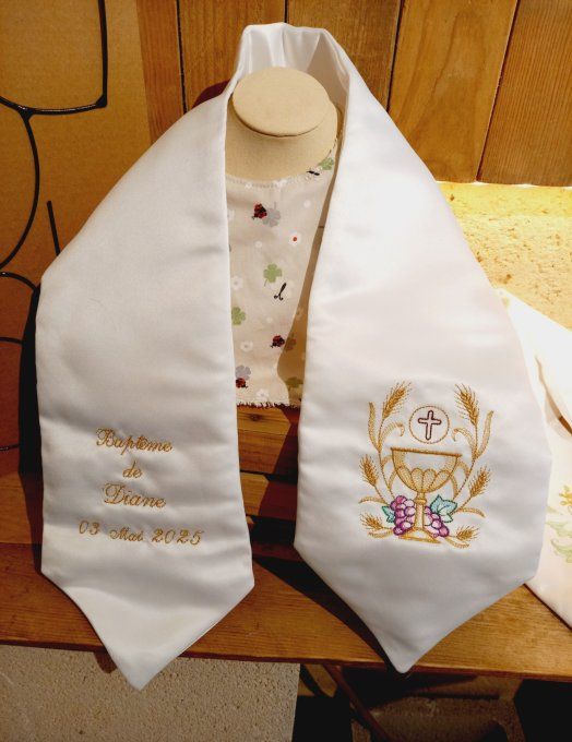 étole de baptême pointe ange qui prie