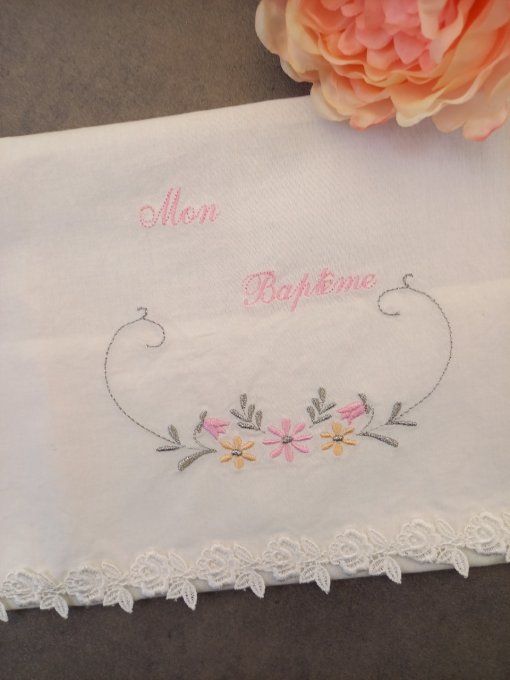 serviette de baptême personnalisée et brodée