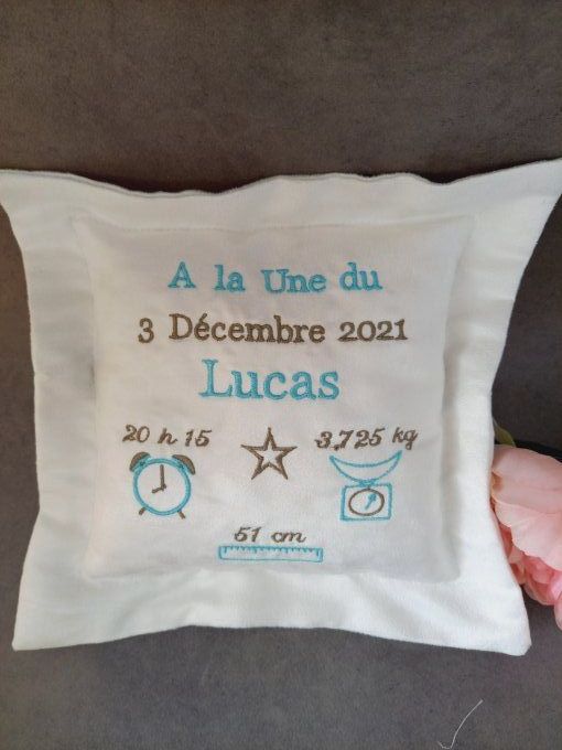 Coussin de naissance personnalisé turquoise marron