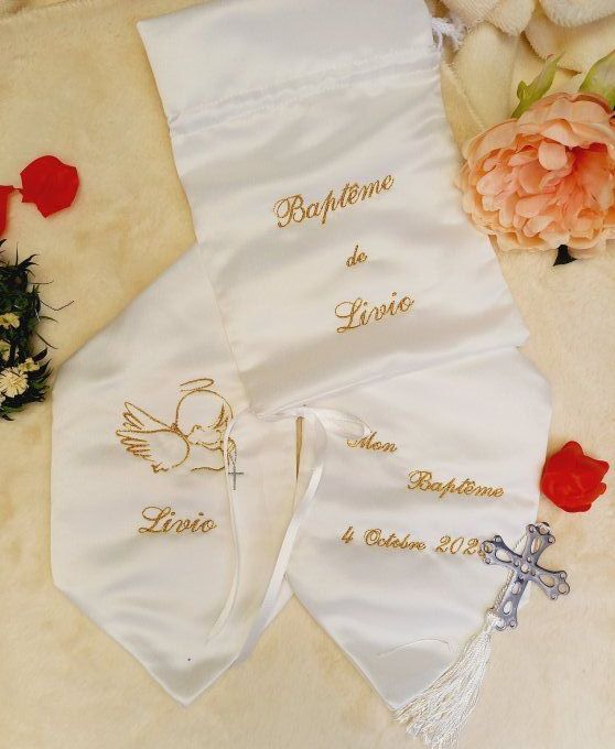 étole de baptême  ange qui prie broderie or