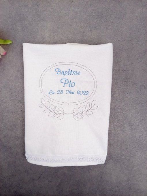 serviette de baptême personnalisée et brodée