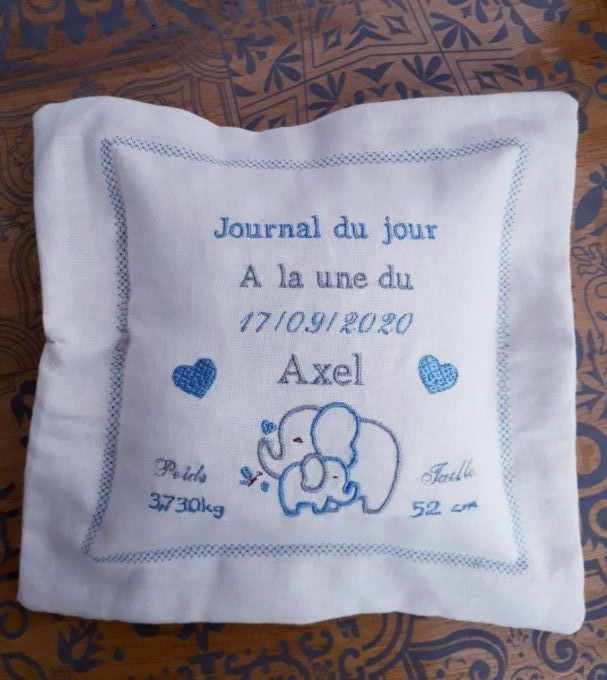 coussin éléphan personnalisée de naissance pour bébé bleu