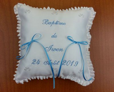 coussin de baptême bleu pour garçon